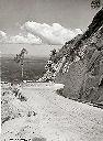 Route d'accès au barrage avec parapet et mur de tènement RS - 20 Mai 1958